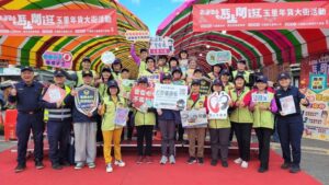 玉里年貨大街2月6日開幕 玉警與警察志工媽媽齊宣導 15 %E4%B8%80 40