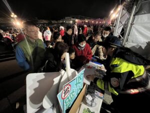 花警全力守護太平洋燈會 強化會場安全與交通秩序維護 同步實施反詐及交安宣導 4 %E4%B8%80 52