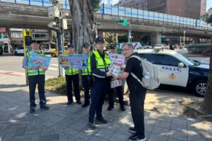 反詐 馬力全開 迎新春 中正一警華山文創園區設機動派出所 春節前巡守宣導雙管齊下安民心 33 MEITU 20260218 105746759