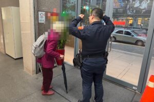 暖警助迷途失智婦人 內湖警細心守護長者安全 12 MEITU 20260219 090600854