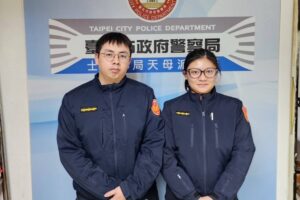 寒冬送暖 八旬嬤忘帶鑰匙受凍街頭 士林警溫情守護 40 MEITU 20260221 123746385