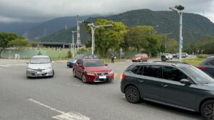 春節北返車潮持續 新城警加派警力強化重要路段疏導 6 二 82