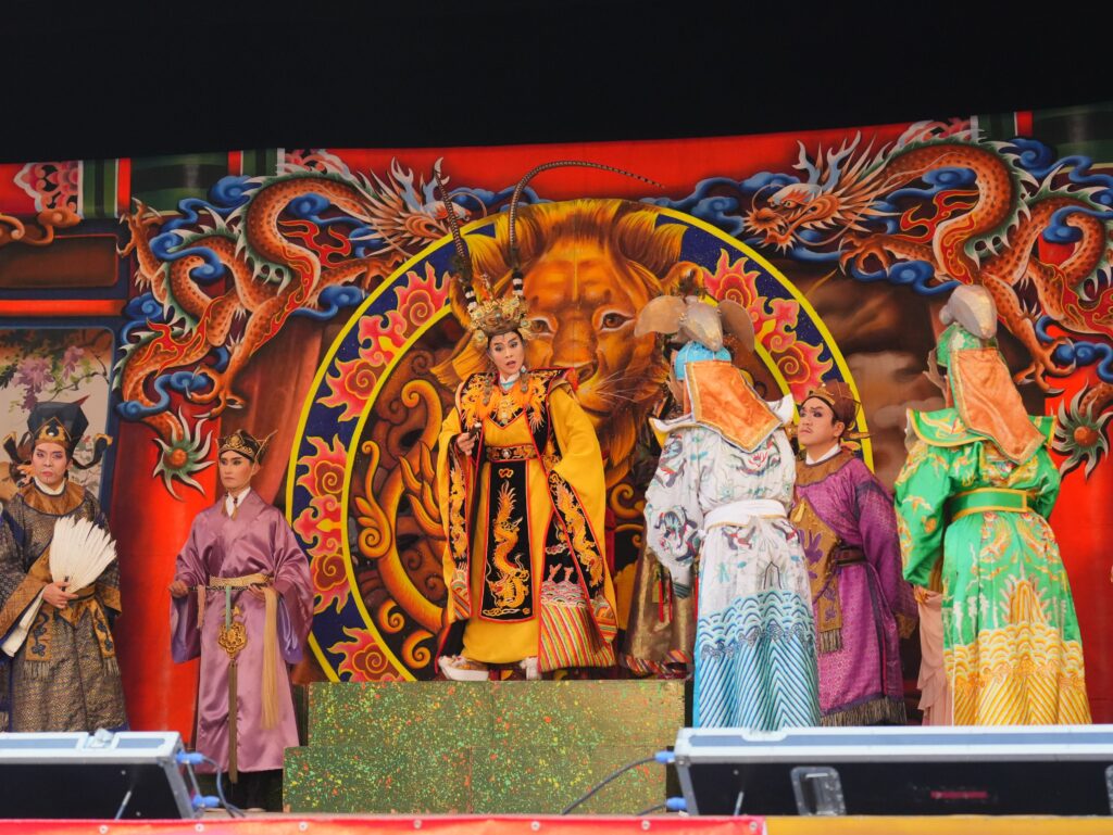 明華園龍井三陽玉府天宮熱力開演慶天公生 鄭照新贈匾「昊天開泰」肯定廟方護佑地方 12 明華園戲劇總團 於龍井三陽玉府天宮帶來經典戲碼 獅子王