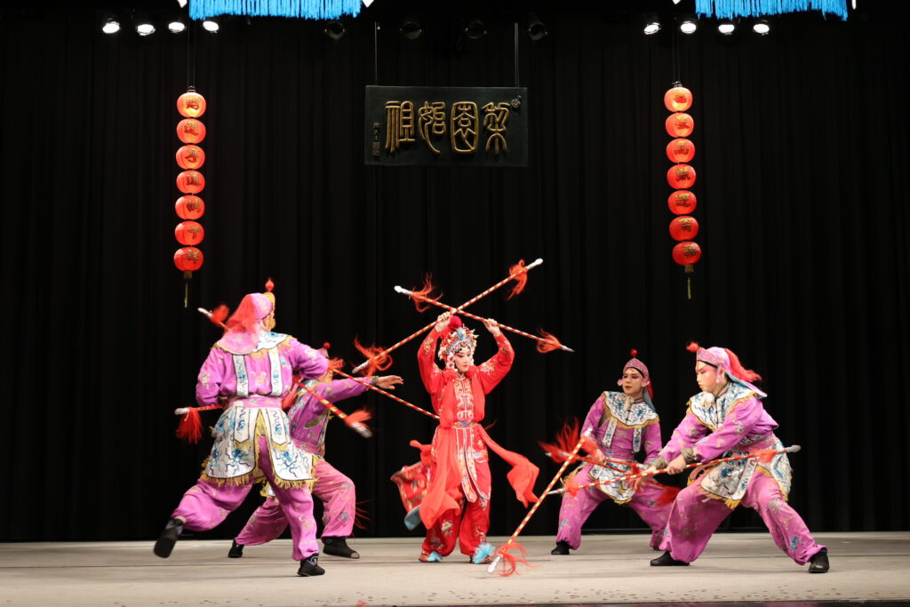 國立台灣戲曲學院新春開臺大典 京劇團年度演出正式啟動! 5 《搖錢寶樹》之「打出手」環節