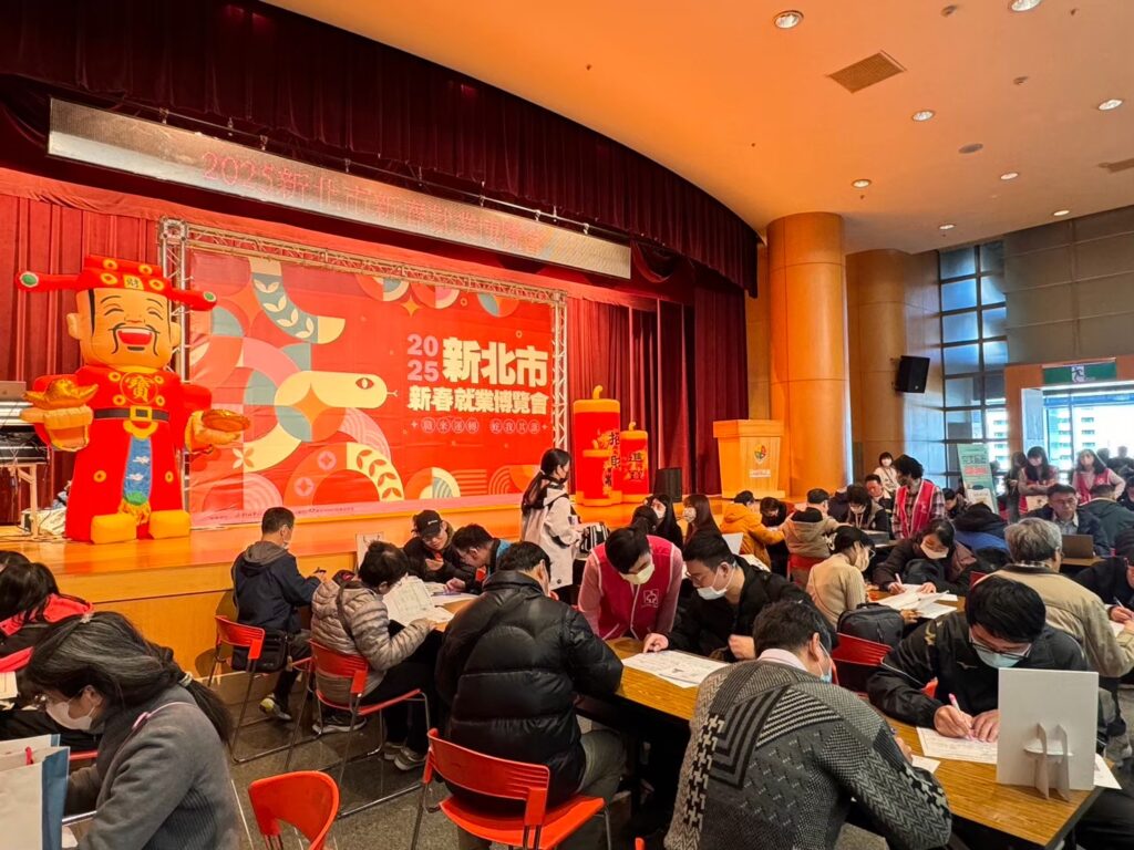 年後轉職照過來 新北市新春就博會54家廠商逾1500職缺攬才 4 新春就博會提供年後轉職者媒合平台