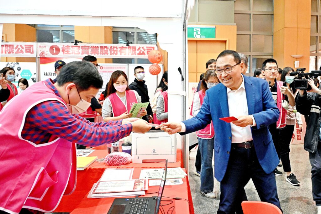 2026新北新春就業博覽會登場 侯友宜祝福民眾馬力全開 求職順利 10 本次就業博覽會釋出超過1500工作機會