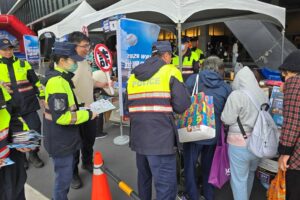 中日大戰 球迷齊聚北藝 士林警加入應援宣導防詐小撇步 53 七