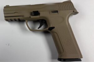 店家報案稱男子有詭 萬華警到場查扣空氣槍 47 MEITU 20260308 144709434