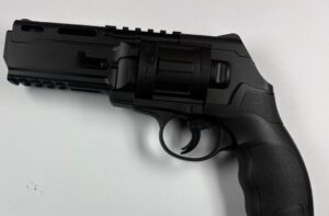 店家報案稱男子有詭 萬華警到場查扣空氣槍 48 1772952368066