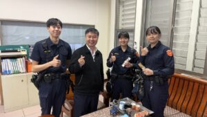 婦女節暖心祝福 花警分局長致贈巧克力慰勉女警 28 1772956040020