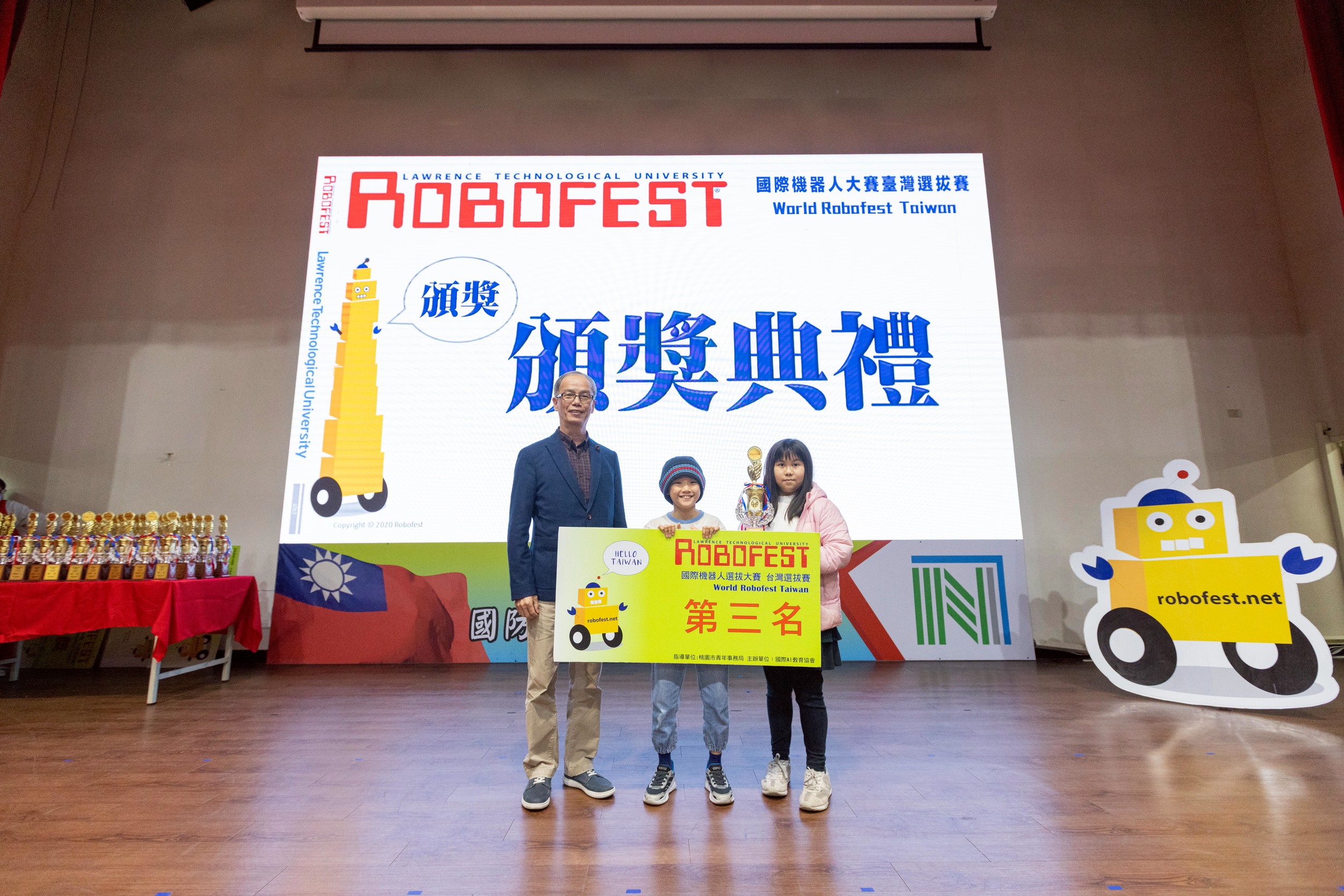 Robofest國際機器人大賽台灣選拔賽圓滿落幕 南亞技術學院近百名師生投入賽務接軌全球AI教育 18 line oa chat 260316 160914