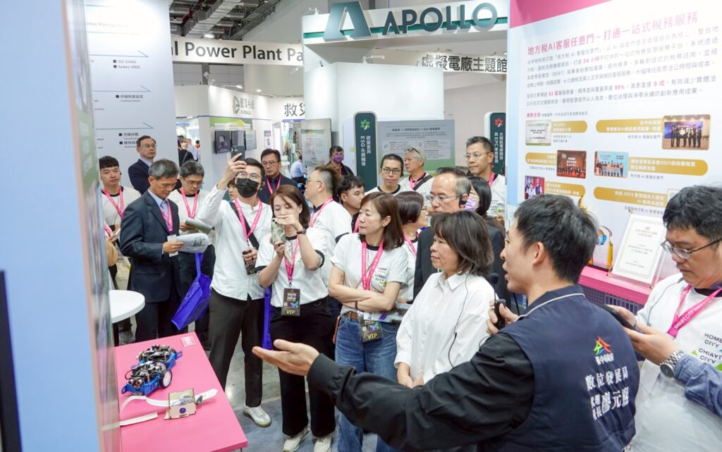 台中「AI未來市」南港開展 吸引國內外城市關注交流 8 %E6%99%BA%E6%85%A7%E8%87%BA%E4%B8%AD ai%E6%9C%AA%E4%BE%86%E5%B8%82%E9%96%8B%E5%B1%95%E7%AC%AC%E4%B8%80%E5%A4%A9%E5%90%B8%E5%BC%95%E5%9C%8B%E5%85%A7%E5%A4%96%E8%B2%B4%E8%B3%93%E5%8F%83%E8%A7%80%E4%BA%A4%E6%B5%81