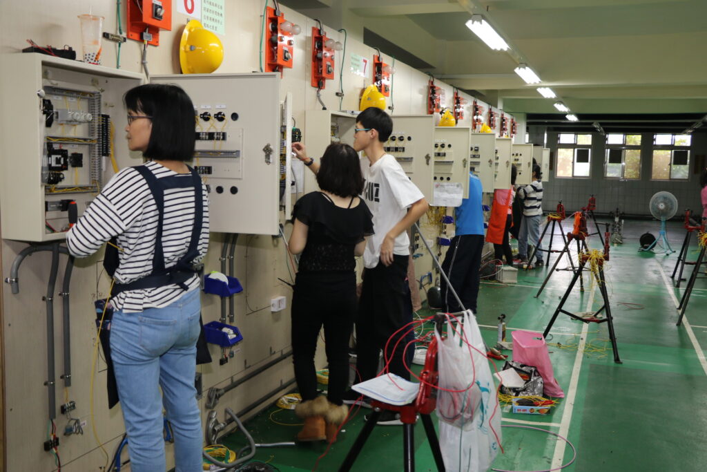 115年新北市性別平等觀念調查 逾9成支持同工同酬、家務共擔 性平深耕基層見成效 29 %E6%96%B0%E5%8C%97%E5%B8%82%E7%A4%BE%E6%9C%83%E5%B1%80%E7%B5%90%E5%90%88%E5%8B%9E%E5%B7%A5%E5%B1%80%E8%81%B7%E8%A8%93%E4%B8%AD%E5%BF%83%EF%BC%8C%E7%82%BA%E5%A9%A6%E5%A5%B3%E9%96%8B%E8%BE%A6%E6%B0%B4%E9%9B%BB%E5%9F%B9%E8%A8%93%E5%B0%88%E7%8F%AD%EF%BC%8C%E6%89%93%E7%A0%B4%E6%80%A7%E5%88%A5%E5%88%BB%E6%9D%BF%E5%8D%B0%E8%B1%A1%EF%BC%8C%E5%9F%B9%E9%A4%8A%E5%A5%B3%E6%80%A7%E5%B0%88%E6%A5%AD%E6%8A%80%E8%A1%93%E4%BA%BA%E6%89%8D