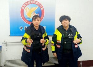 86歲老嫗深夜受困門外 暖警聯繫家屬助返家 18 MEITU 20260323 163553360