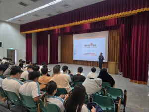 單車環臺熱血行經玉里 警前進休息站 強化防詐與交通安全 28 1774431577893