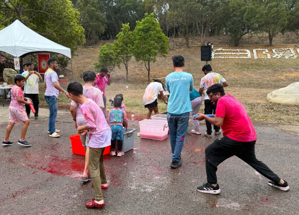 嗨翻白陽山 台中Holi色彩節登場 23 參加者以顏料水球及水槍互相噴灑歡慶印度傳統慶典 0