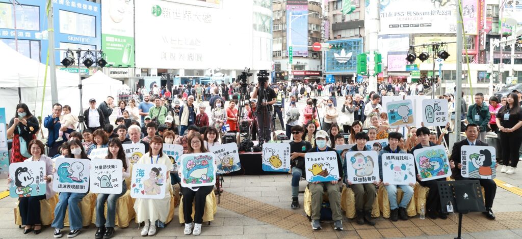 「讓我們LINE在海洋」貼圖發布會熱鬧登場! 海委會首波海洋貼圖獲熱烈迴響 三天超過38萬次下載 32 圖3海洋委員會今日於台北西門町舉辦海洋主題LINE貼圖發布會暨粉絲見面會