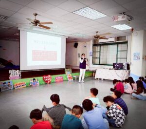 法制觀念向下扎根 花警前往太昌國小宣導婦幼安全及反詐騙 39 一 134