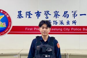 女子遺失皮包無助求援 基警暖心相助迅速尋回 14 黃弘杰