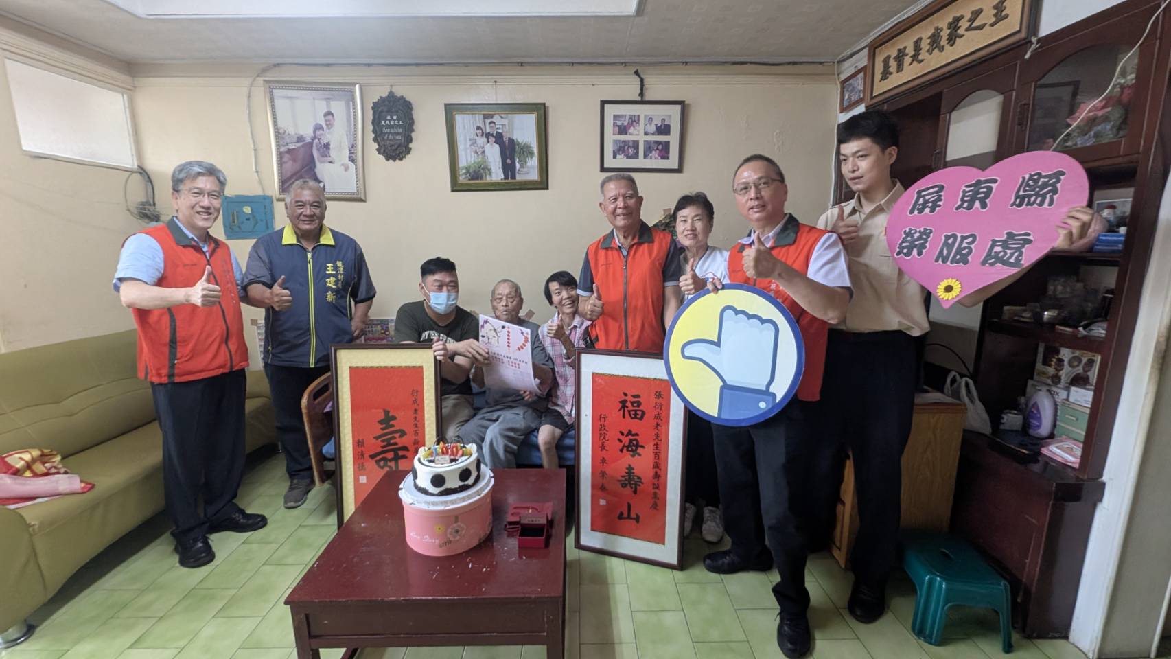 屏東榮服處溫馨祝賀 百歲榮民張衍成壽誕場面感人 13 1