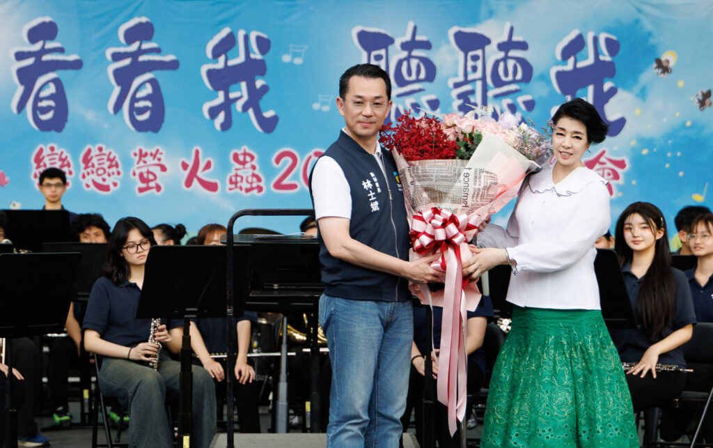 螢火蟲季登場! 簡文秀領唱親子音樂會 大安森林公園湧人潮 16 521 6007 編輯 EV 2 1