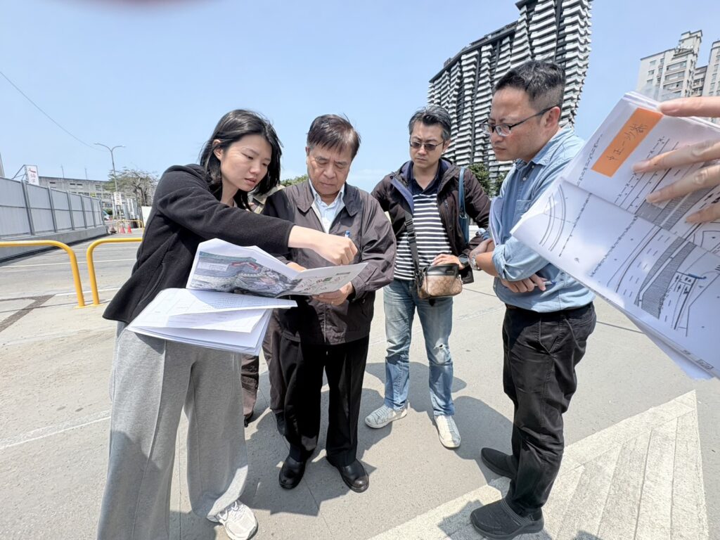 新北交通大躍進! 淡江大橋+交流道工程 打造高效路網 26 交通局長鍾鳴時率隊勘查淡江大橋八里、淡水兩端交通配套措施 1