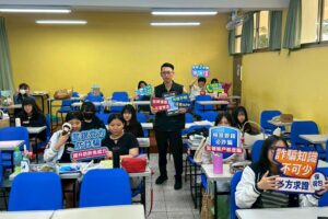 基警深入校園推動反詐宣導 提升學生識詐能力 基警深入校園推動反詐宣導 提升學生識詐能力