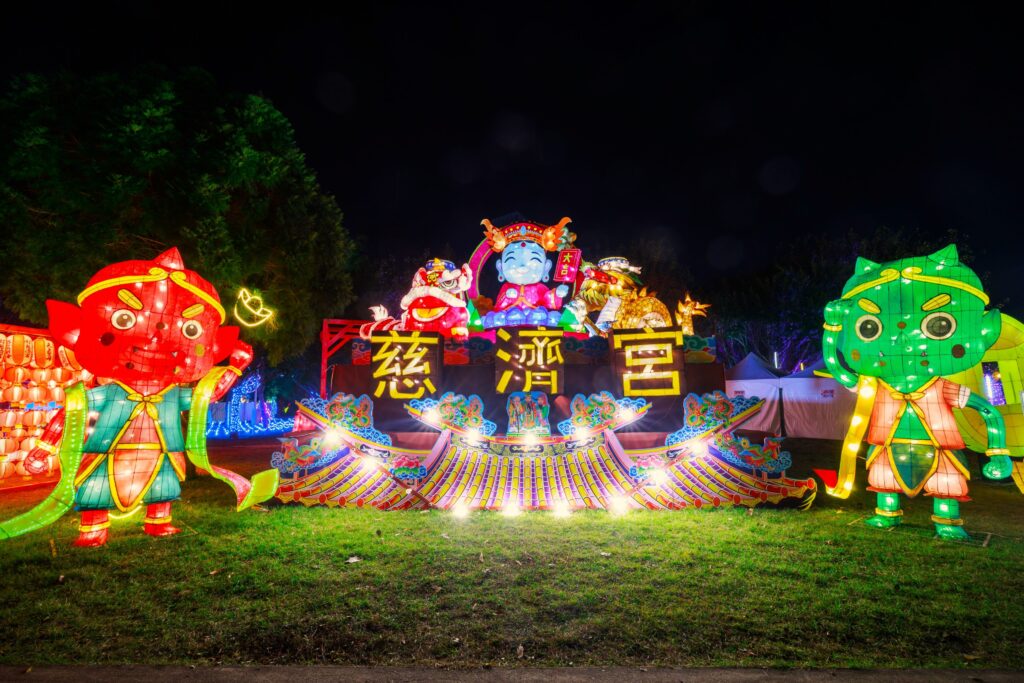 中台灣燈會民政局打造「幸福祈願村」 勇奪美國謬思設計及創意大獎2金3銀佳績 42 豐原慈濟宮 媽祖童樂園 燈組融合莊嚴信仰與童趣樂園意象 營造溫馨親切的祈福氛圍 榮獲 概念設計類 銀獎