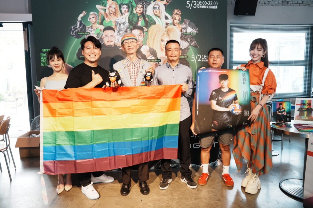 多元文化閃耀國際 2026高雄亞洲同志運動會暨 LGBT+運動文化節正式登場 13 (左起)eLynn陳箴、黑潮視崛主理人 Vic、亞洲同志運動聯盟主席祁家威 、同運會理事長賴文偉、高雄亞同運執行長楊智群、主持人倪暄