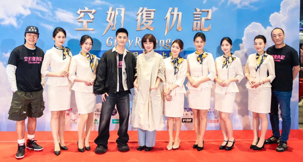 李維維壓力爆棚還原真實導演人生!《空姐復仇記》大巨蛋秀泰盛大發佈 6 左起張啓樂(Ben、高邵庭、李智智、陳尚澤、李維維、劉倩妏、亞里、茉子凝、林思廷、王自強