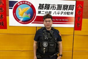 老嫗路倒警即時援助 暖心護送平安返家 33 胡品宏 3