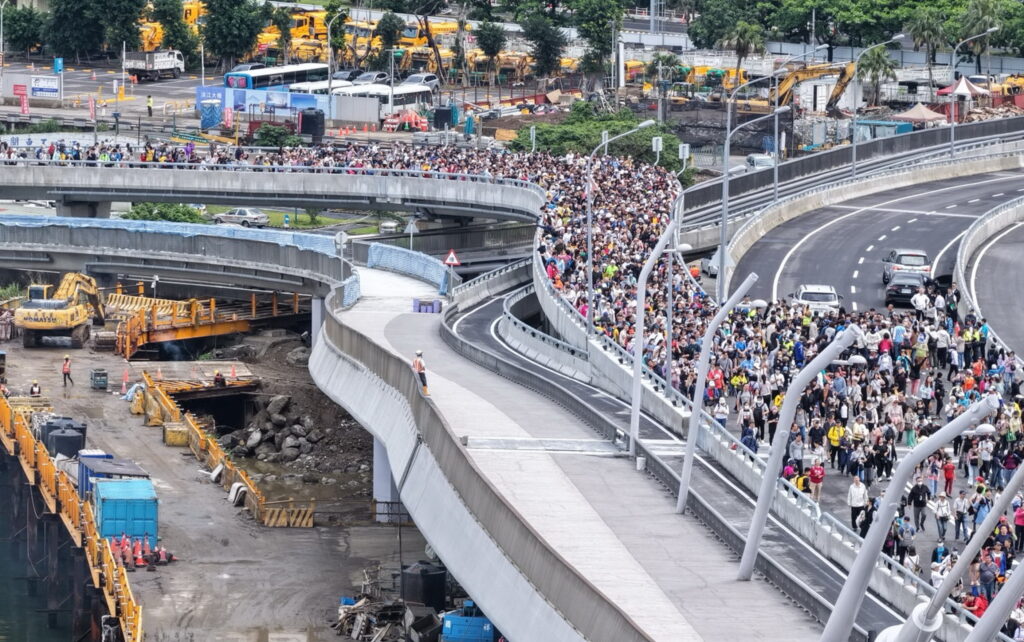 首登全台矚目的世界級斜張橋 新北市淡江大橋健行寫下史無前例的震撼紀錄 47 S 64110699