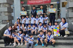 小小身影 大大夢想 幼童參訪派出所留下溫馨回憶 40 MEITU 20260429 173555413