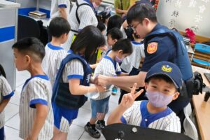 小小身影 大大夢想 幼童參訪派出所留下溫馨回憶 43 MEITU 20260429 173650185