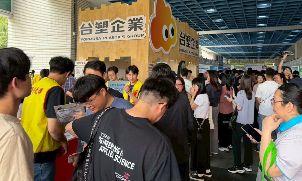 明志科大就博會搶搶滾 69家廠商齊聚校園搶人才 初媒合率約五成二 27 S 164593723 0