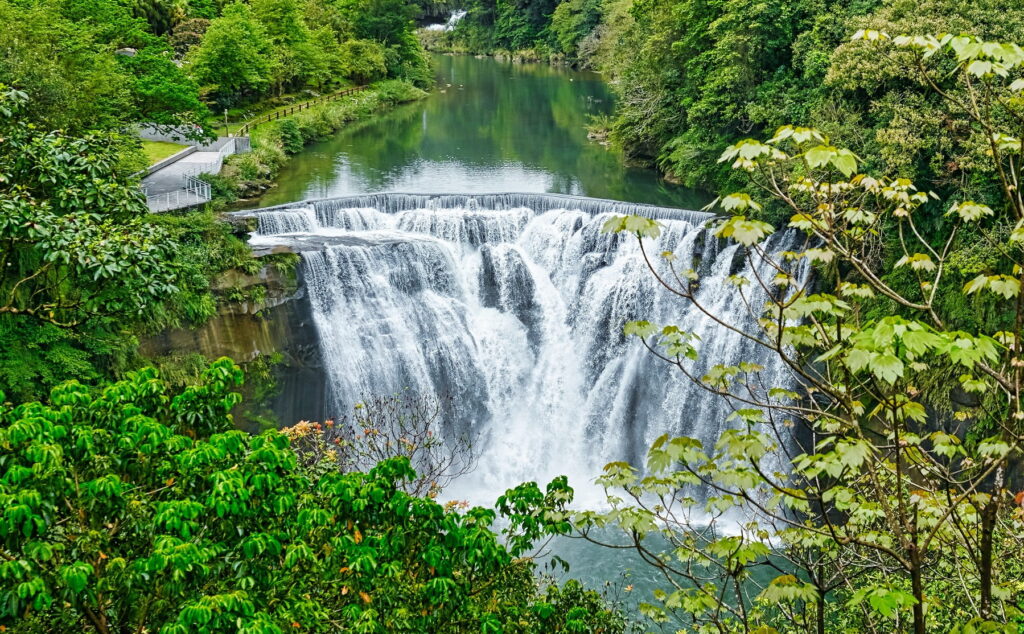 十分瀑布延長開園迎夏季 順遊平溪線山城風光 48 十分瀑布園區5月1日至9月30日延長開園時間至下午6時。