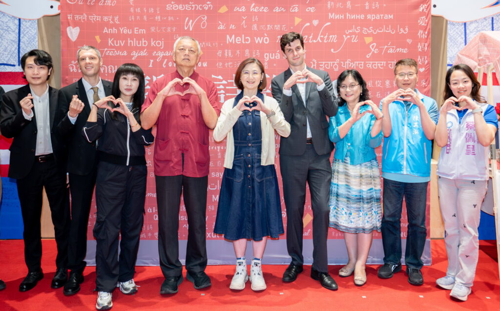 為期3個月2026「新北詩歌節」昨起跑 浪漫詩歌與香頌共譜台法文學盛宴 24 新北詩歌節吹起「法式風潮」!2026新北詩歌節「巴黎的風吹進新北五月天」首度與法國在臺協會合作,結合法國文化、音樂與詩歌,讓百年古厝五股守讓堂充滿濃濃巴黎風情