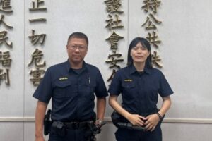 老翁深夜大雨迷失街頭 士林暖警即時照護送返家 17 MEITU 20260503 090908874