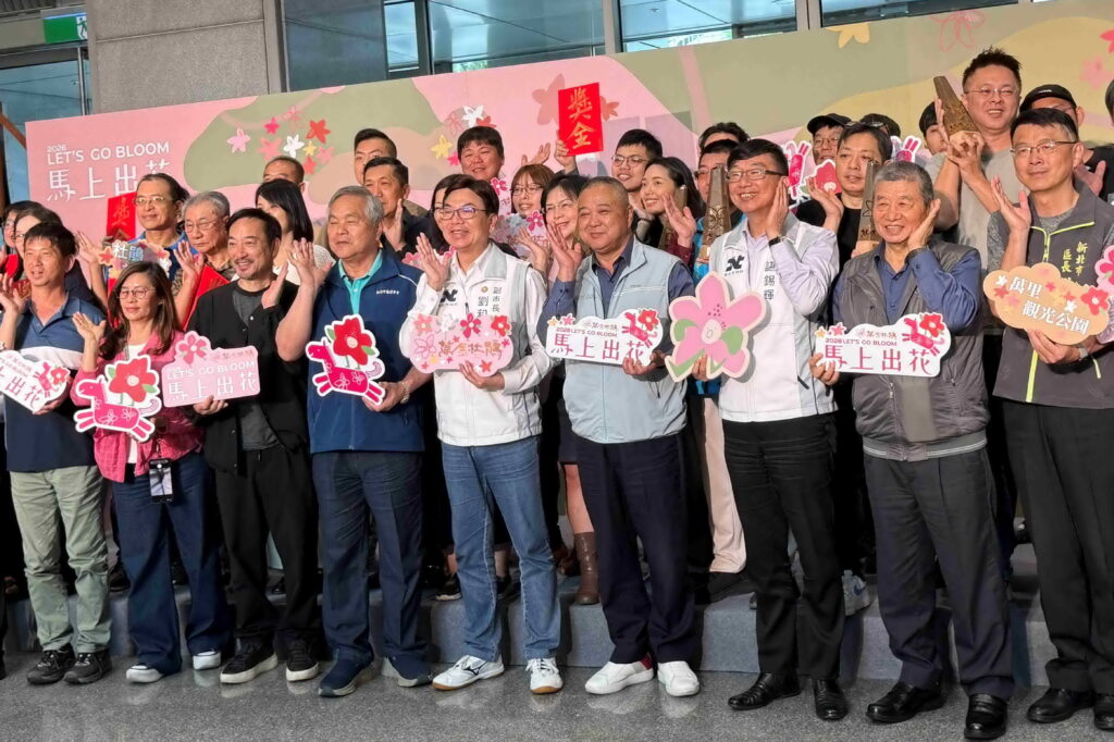 萬金杜鵑攝影展市府大廳並規劃七座杜鵑花藝主題展 副市長劉和然頒獎力挺在地美學 22 05005