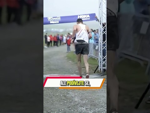 Kluk doběhl do cíle příliš brzy a dostal dvě medaile #shorts Kluk doběhl do cíle příliš brzy a dostal dvě medaile #shorts