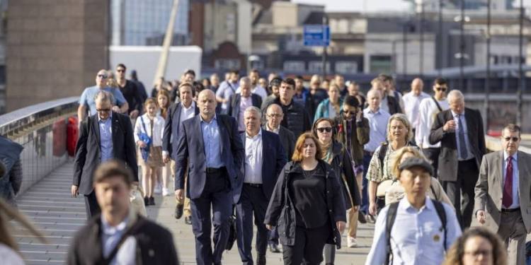 UK wage growth fuels inflation concerns UK wage growth fuels inflation concerns