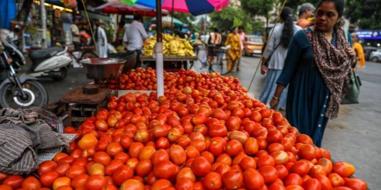 India’s food price inflation raises risks for Narendra Modi’s government India’s food price inflation raises risks for Narendra Modi’s government