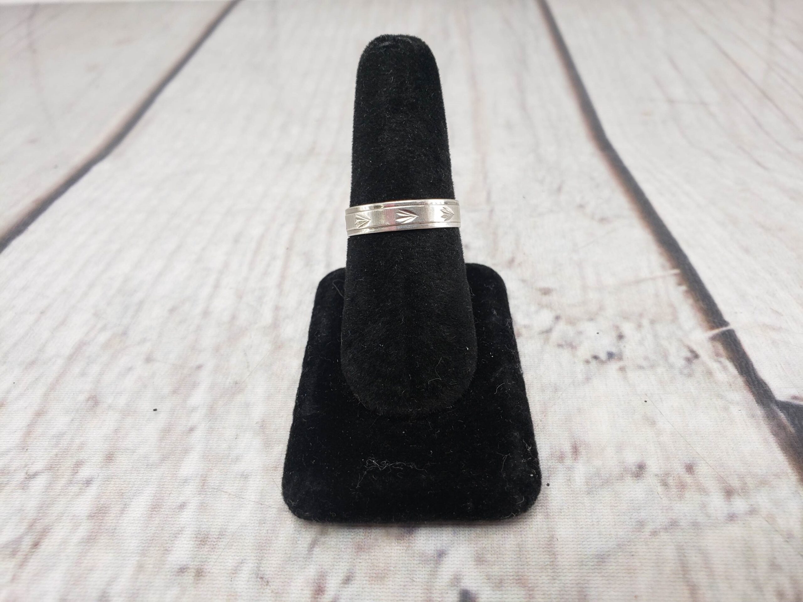 Ring CS Unisex Sz 9 1.25 .800 Coin/Continental Silver, Etched Band