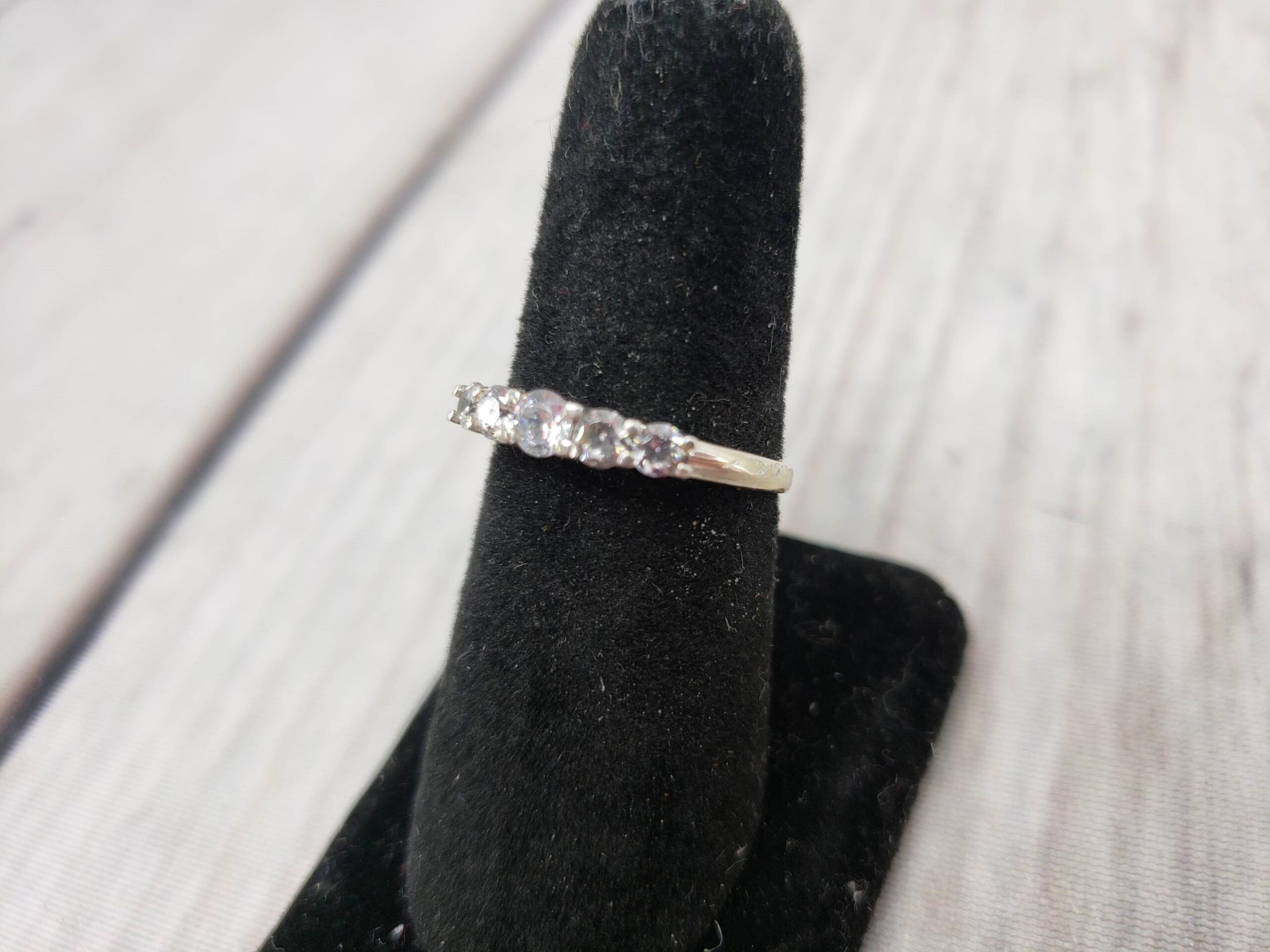 Ring SS Women Sz 8 1.2DWT .925 Sterling Silver, 5x Clear Round Stones