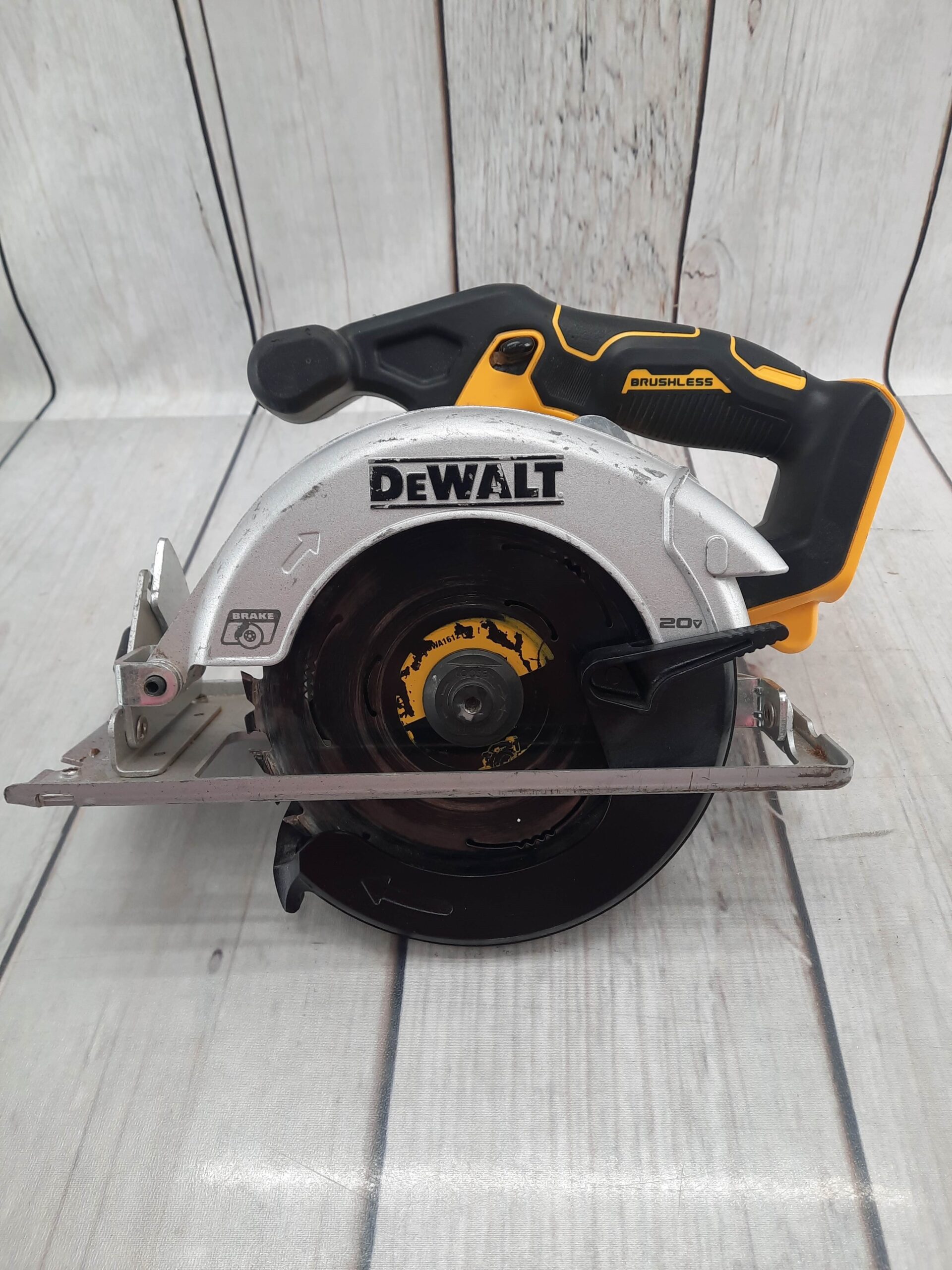 DeWalt DCS566 20V MAX 6-1/2″ Cordless Circular Saw Kit