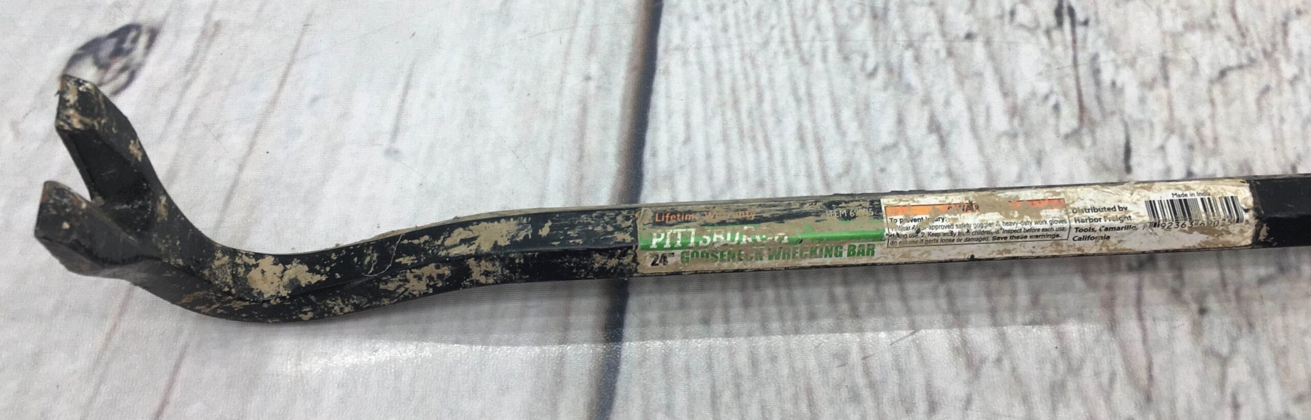 PITTSBURGH 24 in. Gooseneck Wrecking Bar/ Prybar/ Crowbar