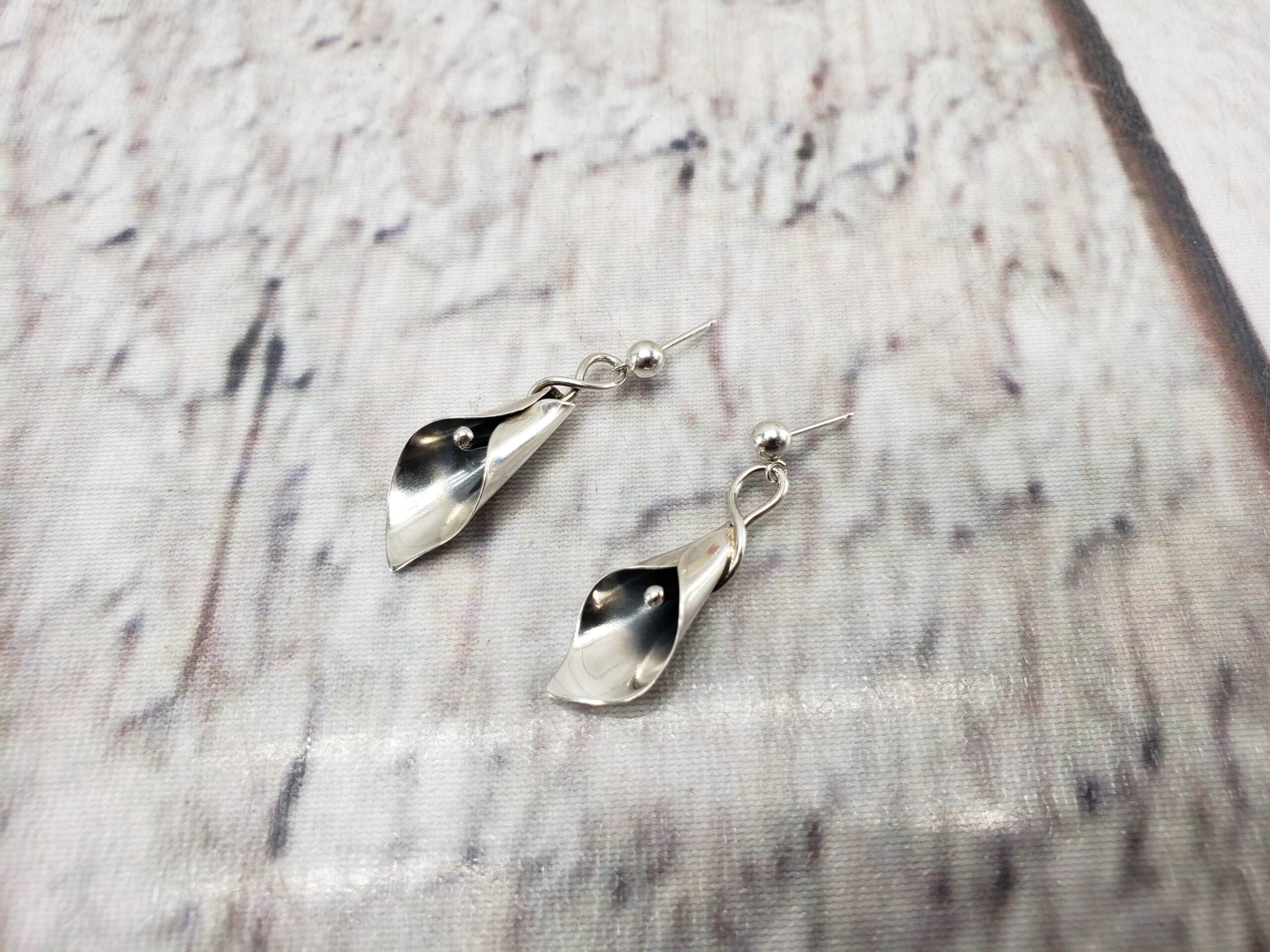 Earrings SS Women Stud Dangle 2.10DWT .925 Sterling Silver, Lilies