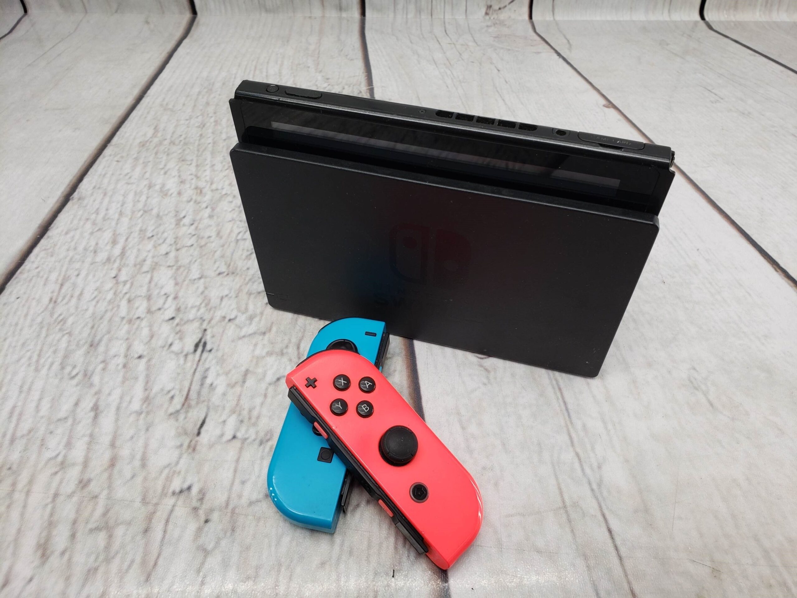 NINTENDO SWITCH 32GB W/ JOYCONS, MICROSD, DOCK, POWER SUPPLY, CORDS, GOOD CONDITION