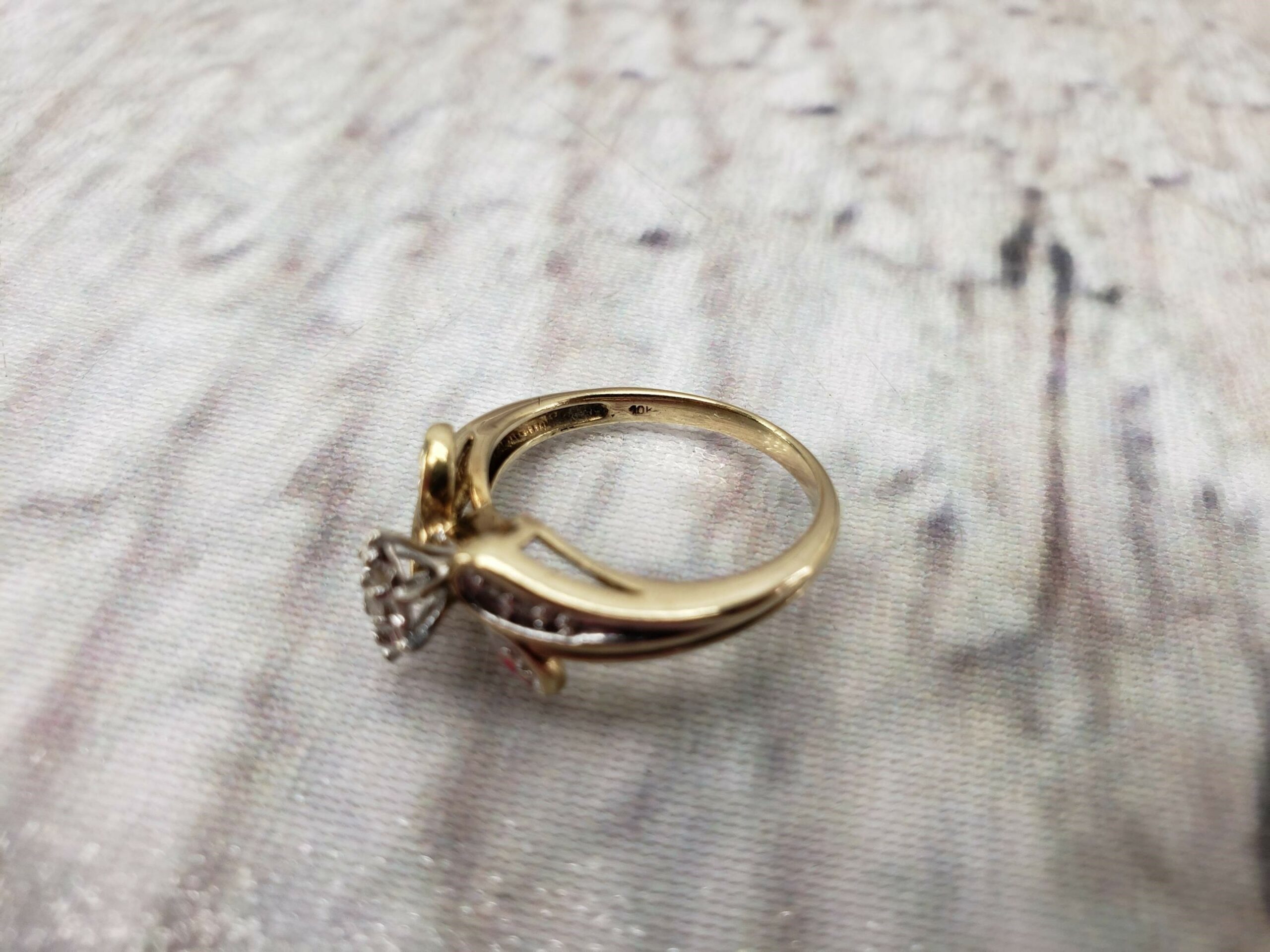 Ring YG Women Sz 7 2.2 DWT 10k Yellow Gold, Several Round Cut Diamonds