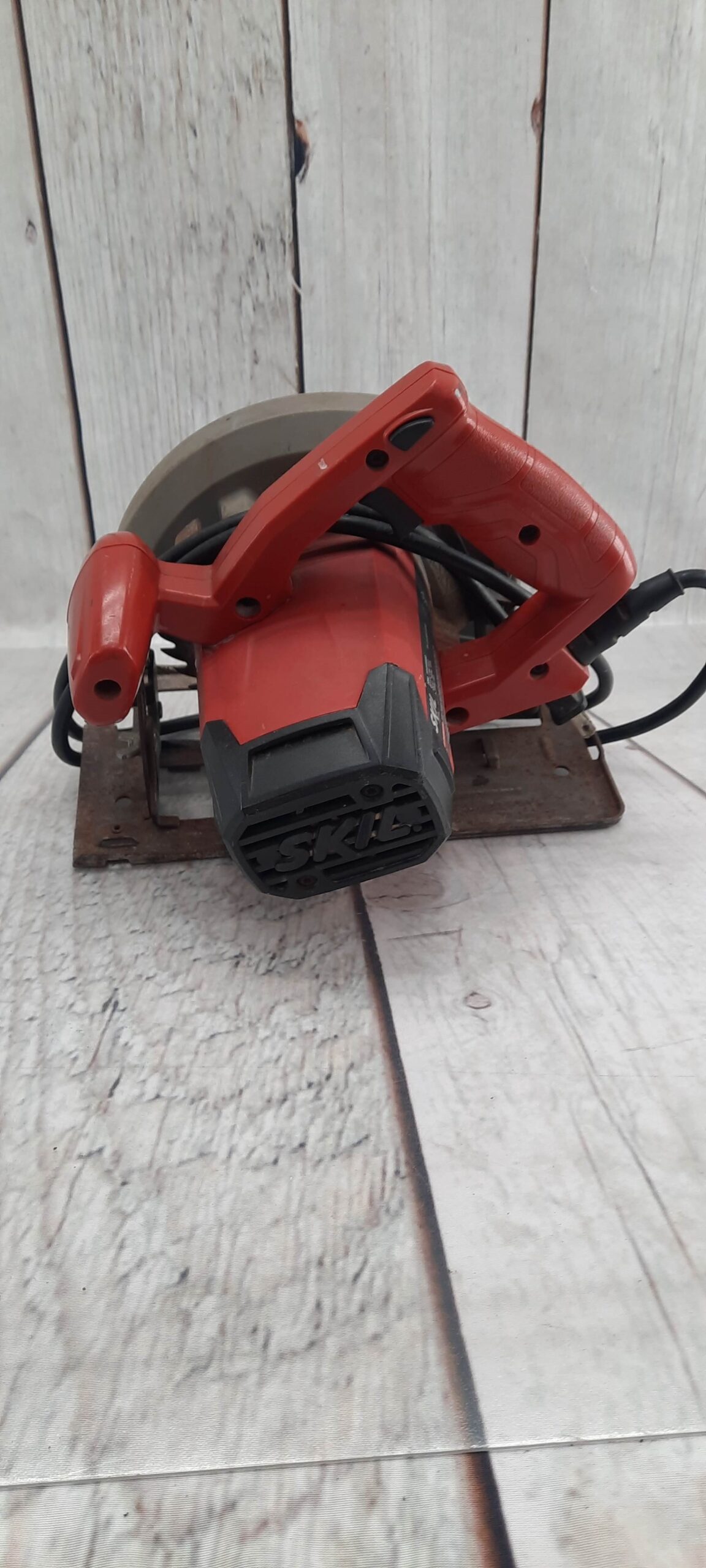 SKIL 5080-01 7-1/4″ Corded Circular Saw, 13-Amp, Red